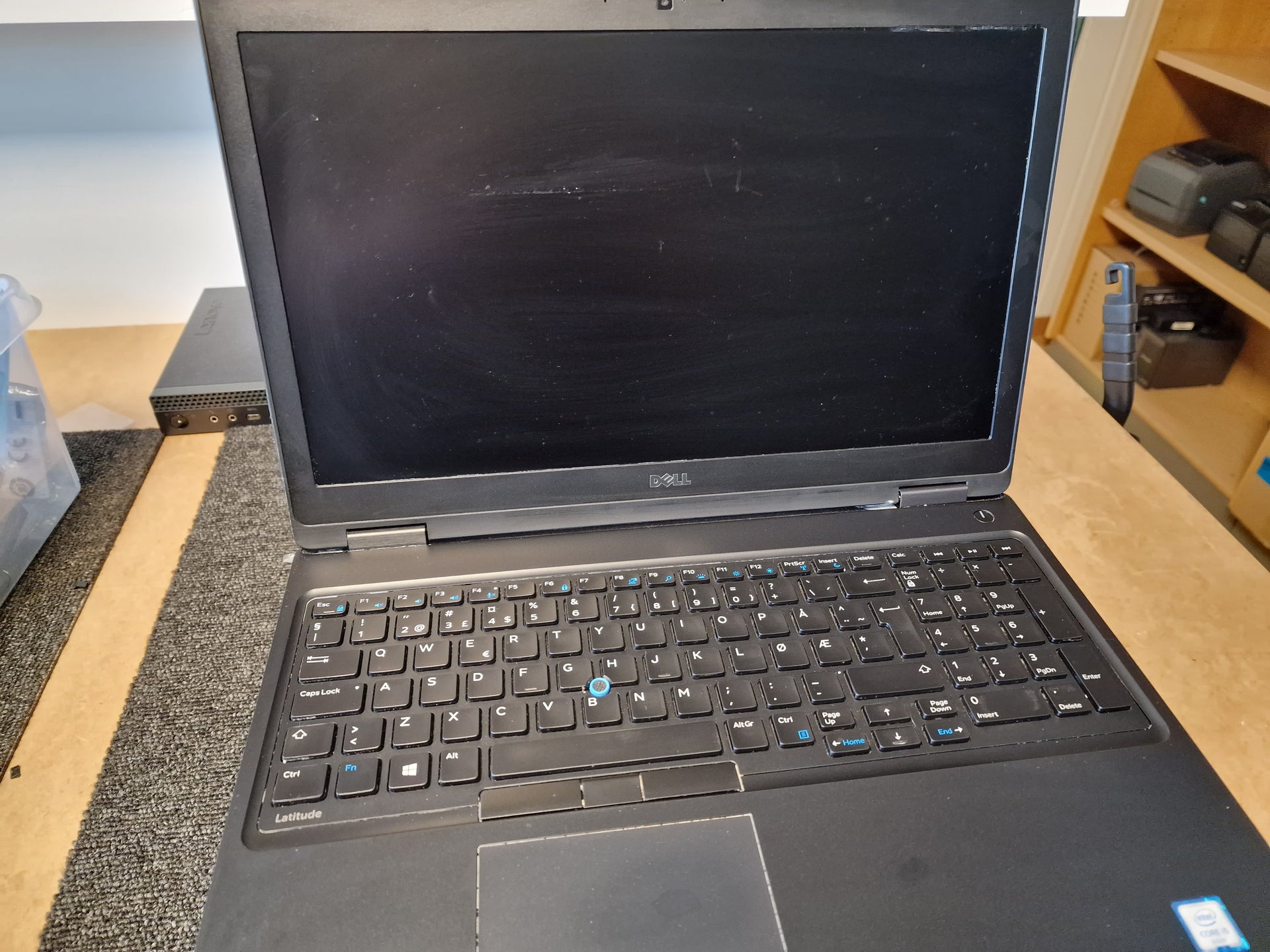 Dell Latitude 5580 – i5-6300U 8/256 B-Grade – KUPP!