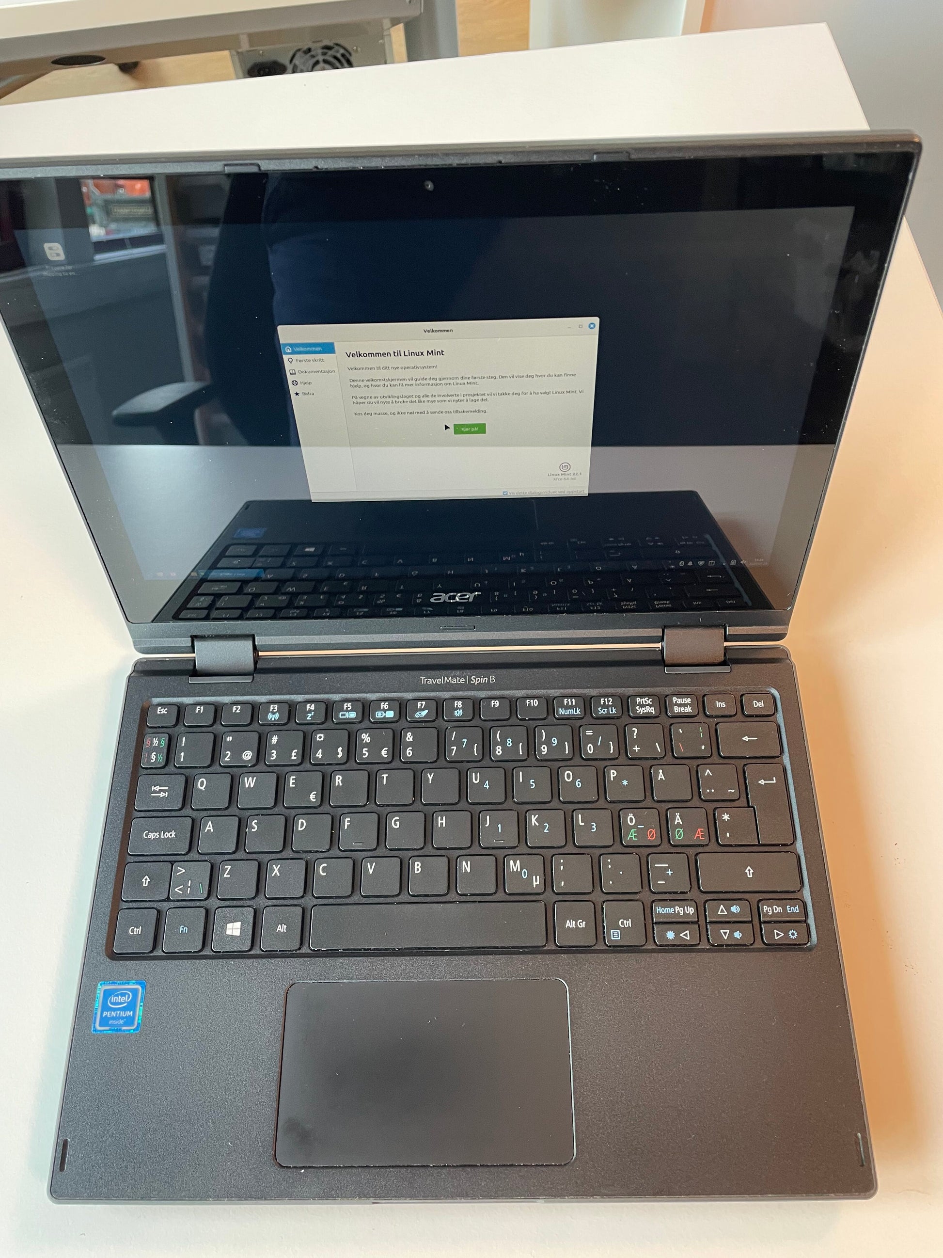 Acer Travelmate 4/128 spin med Linux Mint-1