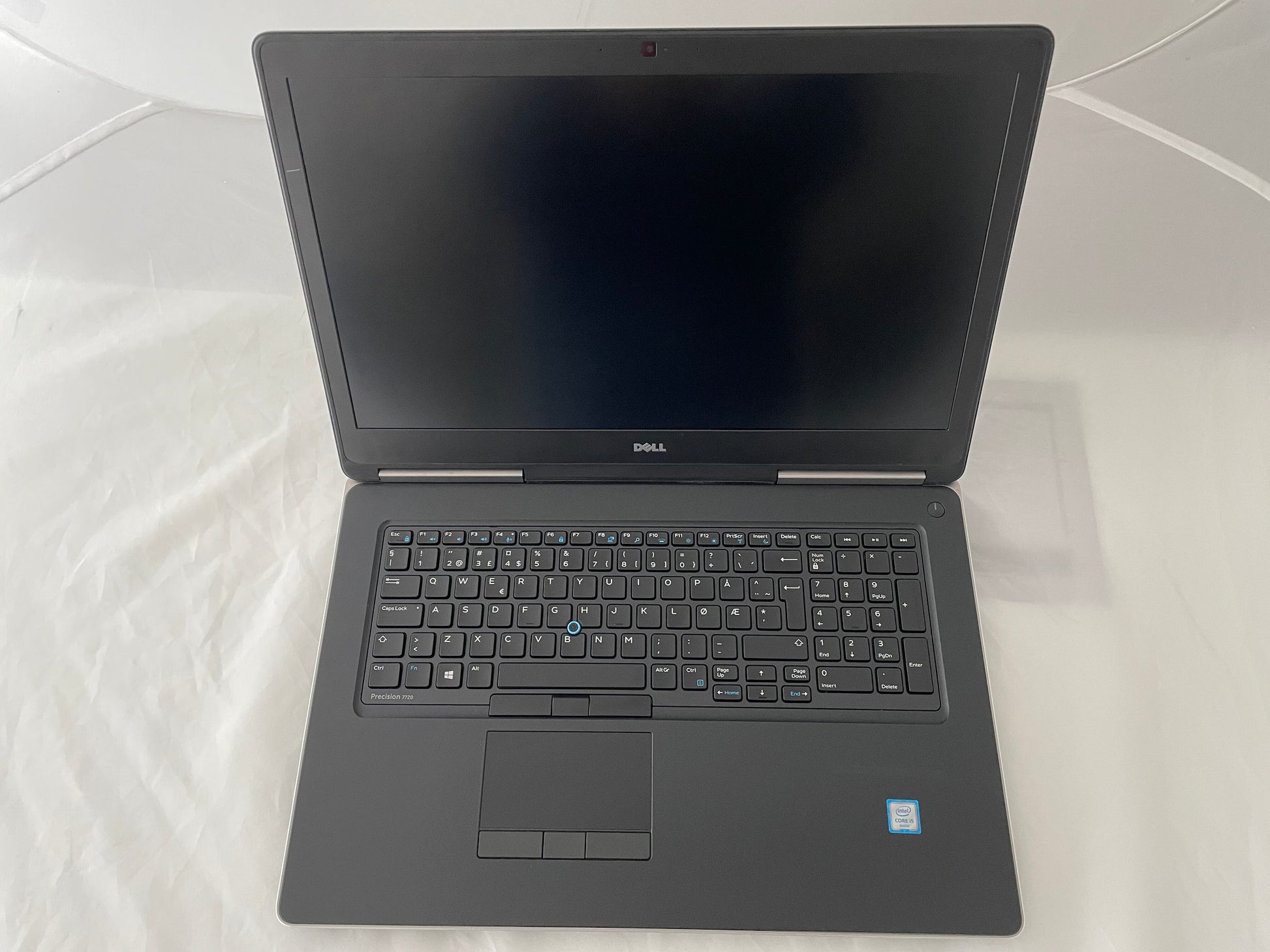 Dell Precision 7720 i5 32GB RAM 1TB SSD 17,3 tommer-1