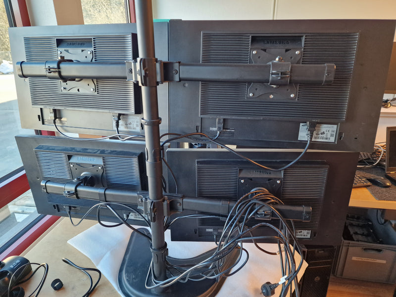 Skjermstativ med skjermer-2